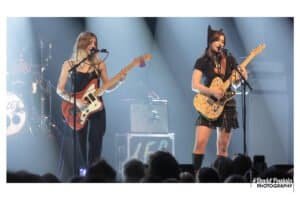 rhian seasdale - hester chambers - guitarists - wet leg - Elysée Montmartre - Paris 2022 - david poulain
